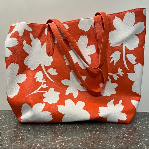 Kenneth Cole Reaction Shoulder Tote - Picture 3 of 11